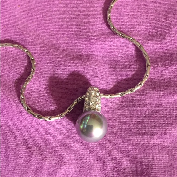 Jewelry - DELICATE SILVER TONE NECKLACE WITH GRAYISH PEARL